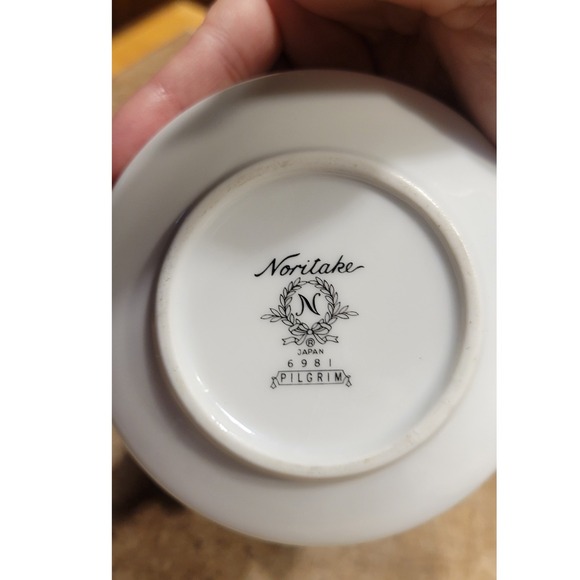 Noritake Pilgrim Sugar Bowl with Lid Silver Trim White Porcelain Japan 6981 - Picture 2 of 5